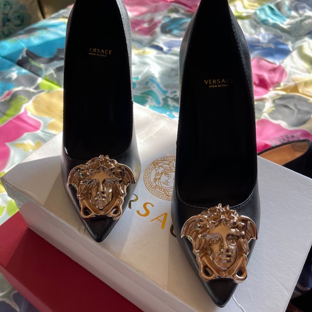 versache shoes
